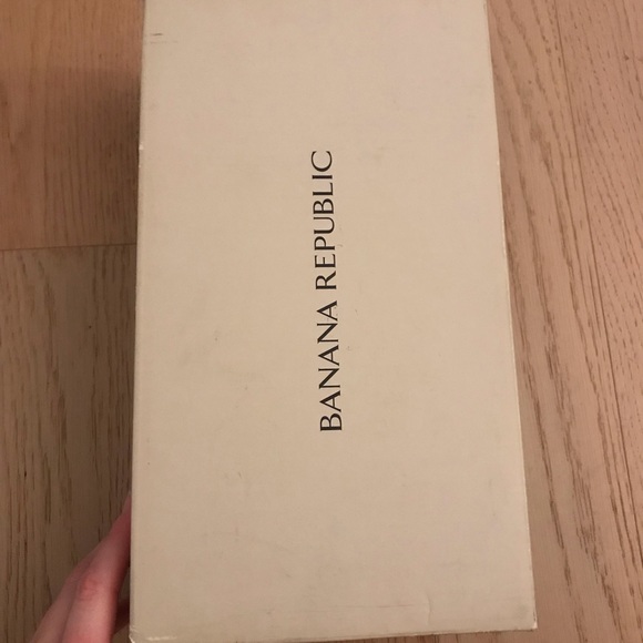 Kinsley heel from banana republic in sour cherry. - Picture 6 of 6